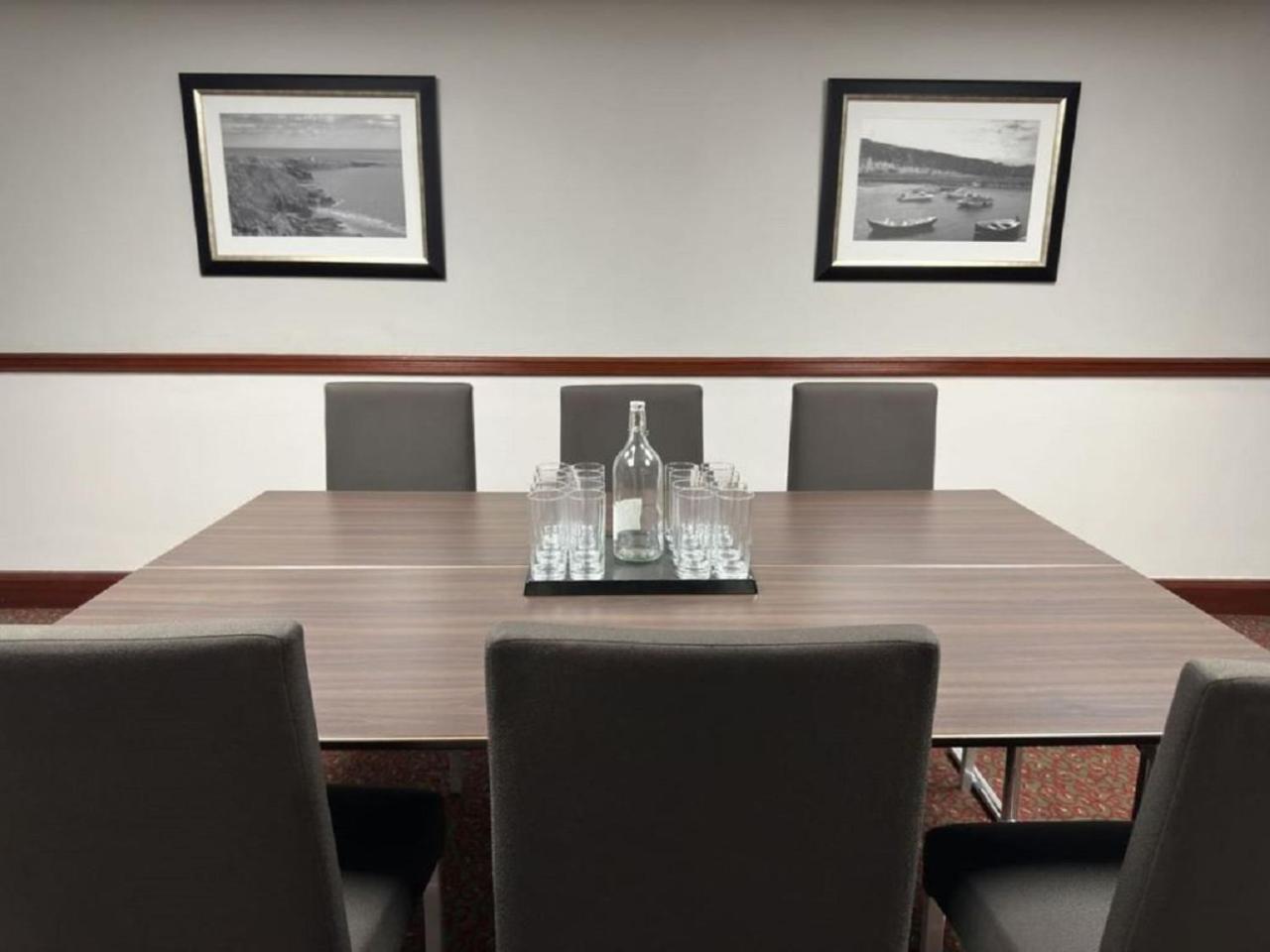 The Aberdeen Dyce Hotel Bagian luar foto