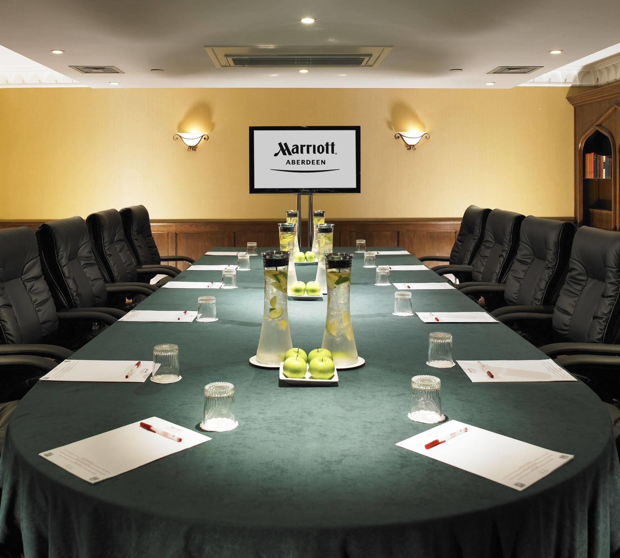 The Aberdeen Dyce Hotel Bagian luar foto